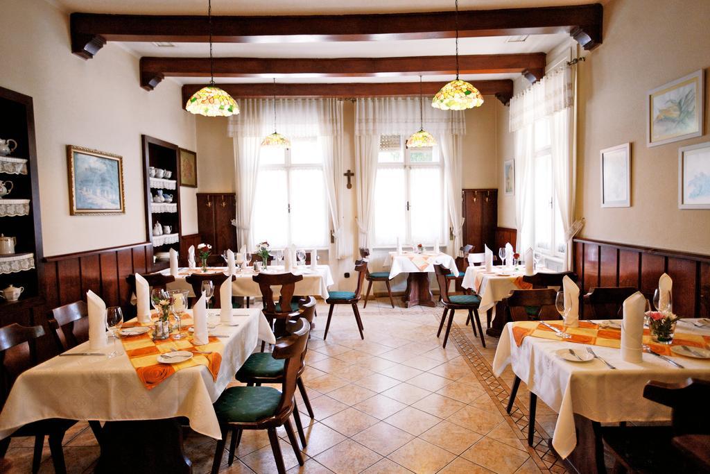 Fogado Az Oreg Preshez Hotel Mór Buitenkant foto