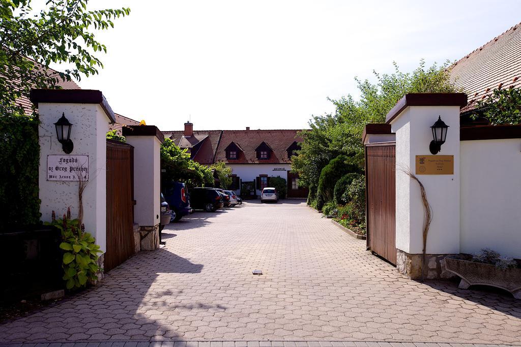 Fogado Az Oreg Preshez Hotel Mór Buitenkant foto
