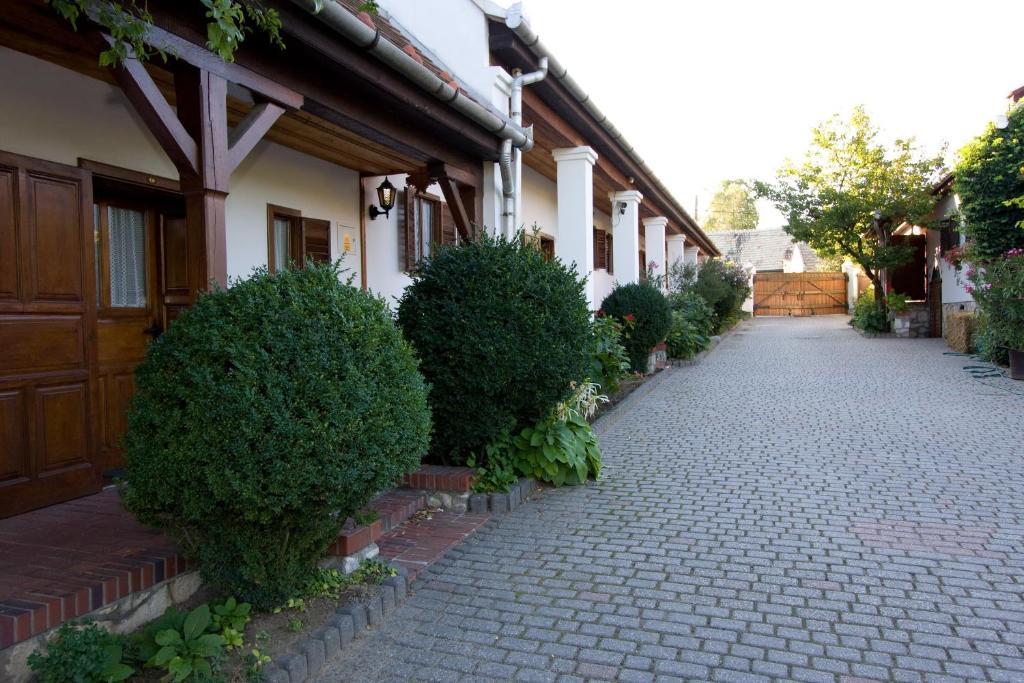 Fogado Az Oreg Preshez Hotel Mór Buitenkant foto