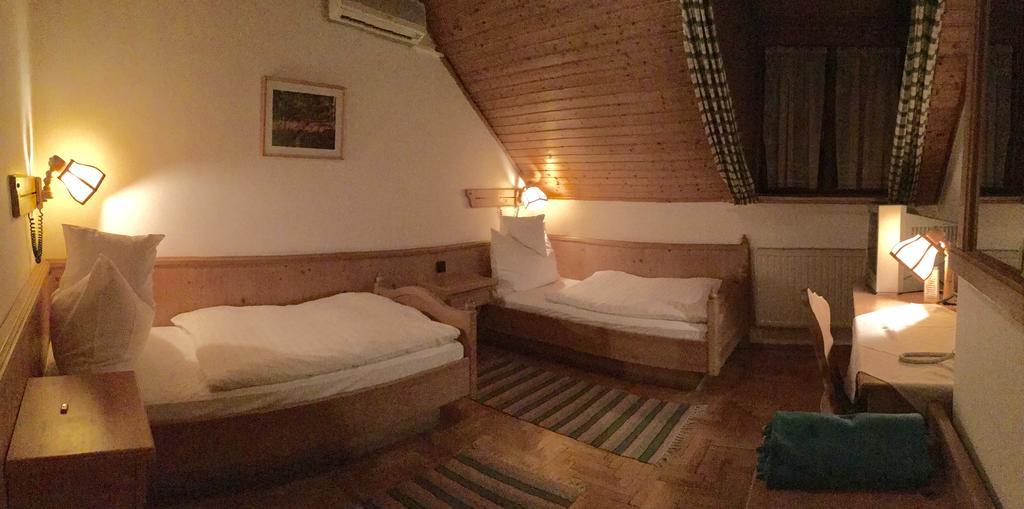 Fogado Az Oreg Preshez Hotel Mór Buitenkant foto