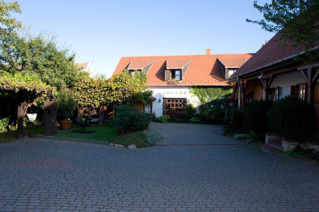 Fogado Az Oreg Preshez Hotel Mór Buitenkant foto