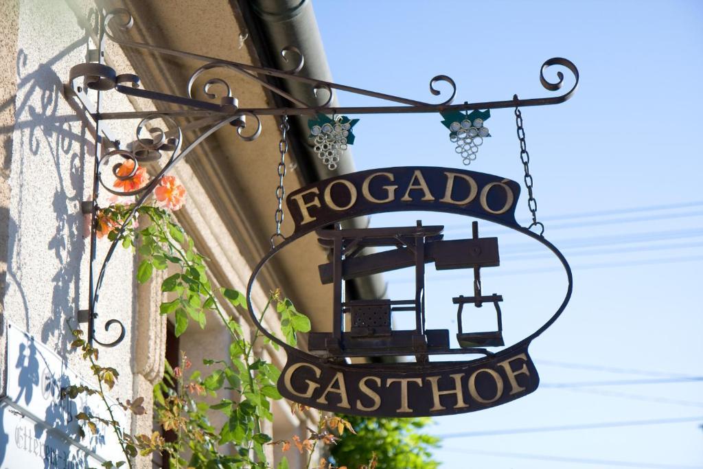 Fogado Az Oreg Preshez Hotel Mór Buitenkant foto